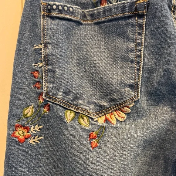 Blank NYC Skinny Classique Embroidered Jeans - Picture 7 of 13